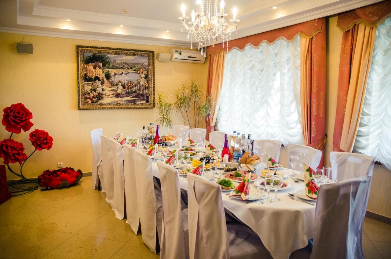 Готель Софія Dolyna ภายนอก รูปภาพ